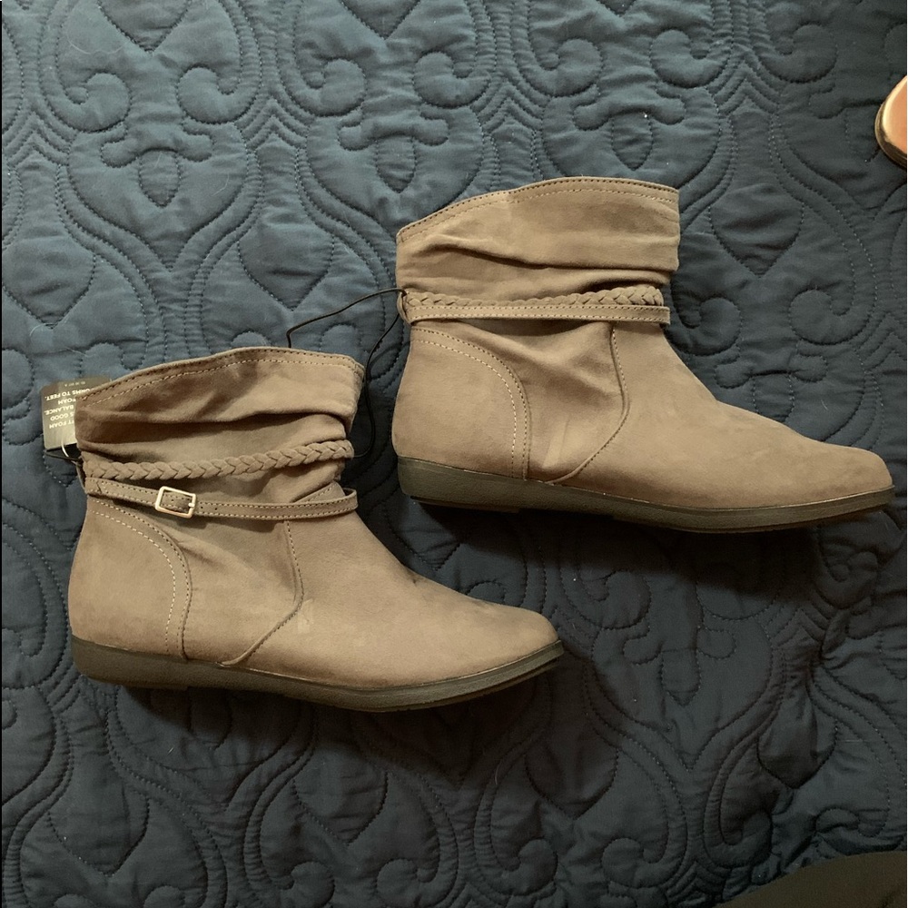 Gray ankle length boots with memory foam size 6.5